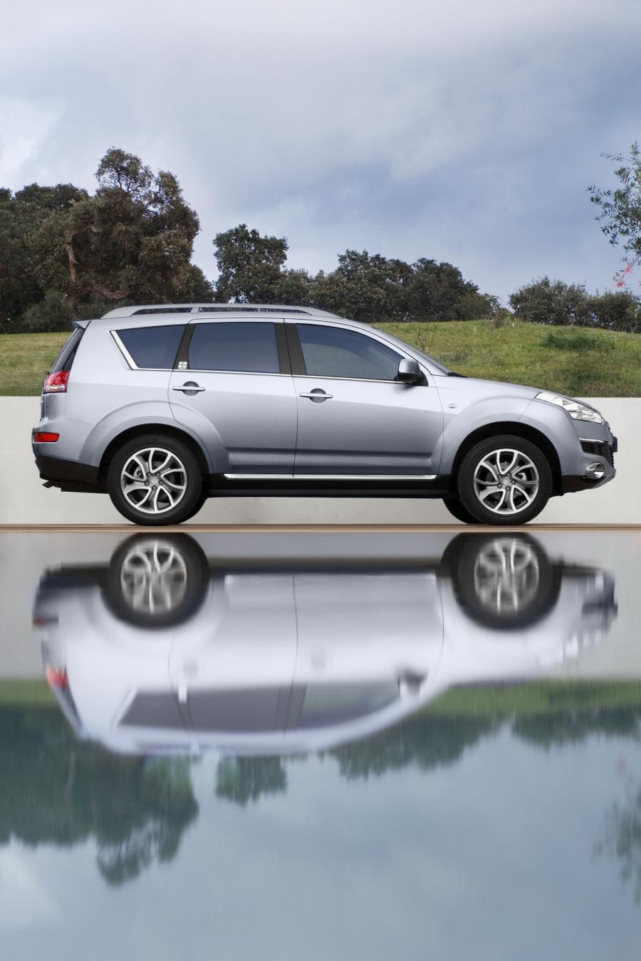  Citroen C-Crosser 2008 года  (фото 75 из 144)